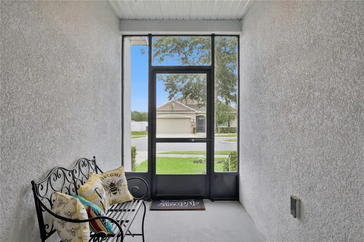 Screened enclosed entry