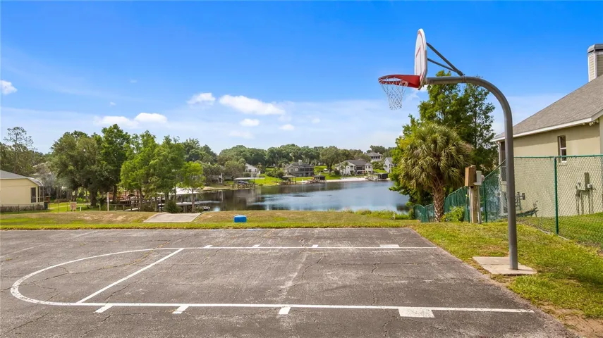 Lake Crescent Hills Community Area with this basketball hoop play area