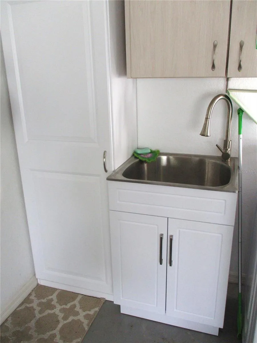 WASH TUB SINK