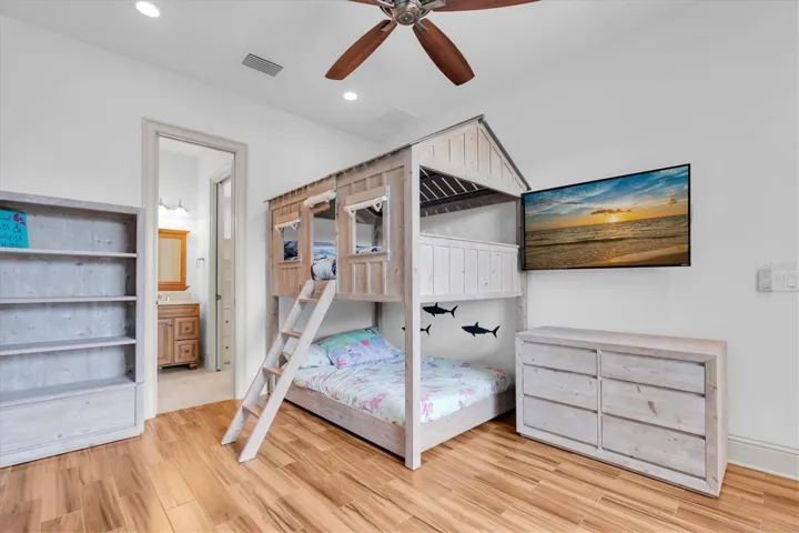 Bedroom 2 w/ ensuite