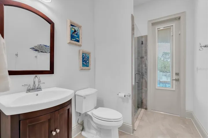 Pool bathroom 4