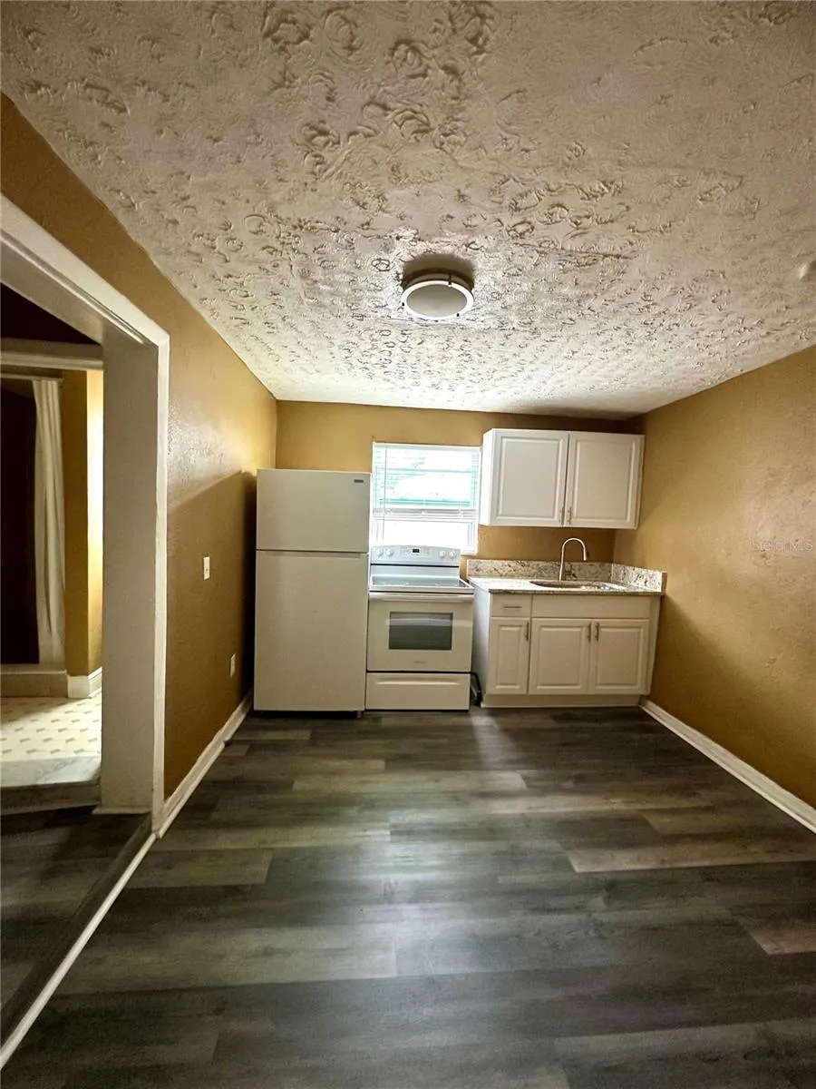 Kitchen / Dining Areas
