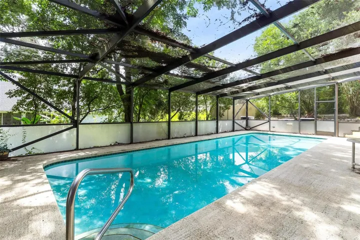 Screened Swimming Pool