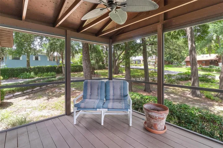 Screened in patio off of Breakfast Nook
