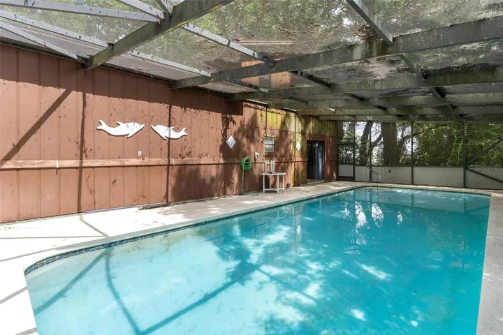 Screened enclosed swimming pool