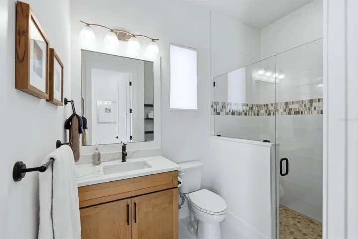 Hall Bath / 3rd Bedroom Bath