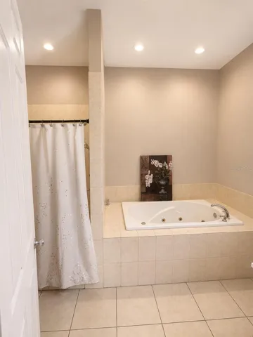 1st Master En-suite