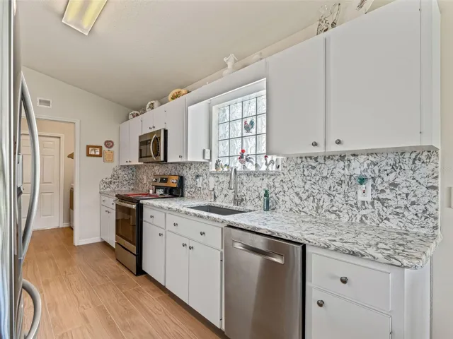New Kitchen Quartz Countertops & Quartz Backsplash (2026)