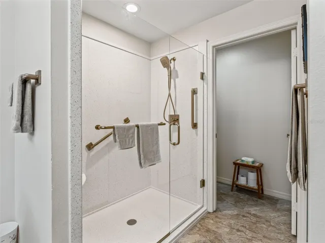 En Suite w/Private Water closet & Walk in Shower