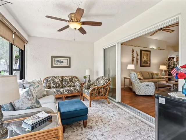 Lanai w/multiple sitting areas