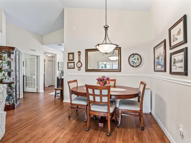 Dining area w/Laminate flooring