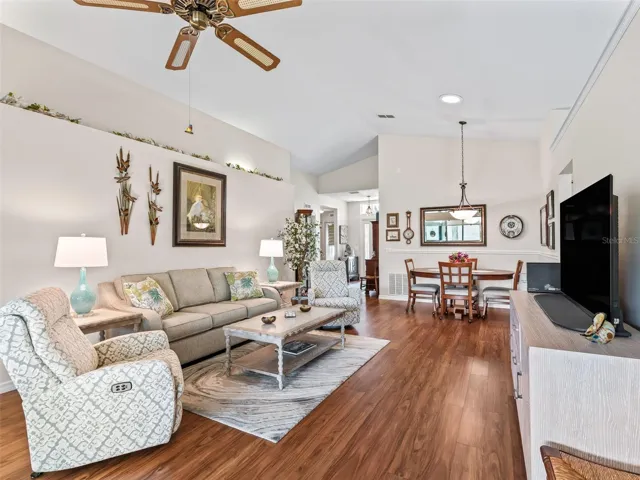 Vaulted ceiling & Glowing laminate flooring