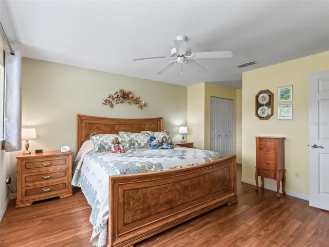 Primary Suite w/2 Closets & En Suite Bathroom