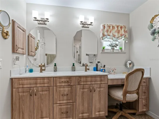En Suite w/2 Sink Vanity & Make Up area