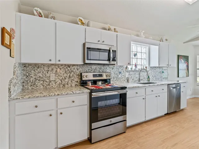 Wood Cabinets w/Upper & Lower Lighting