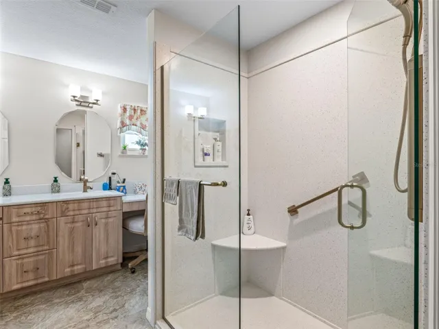 En Suite w/Walk in Shower