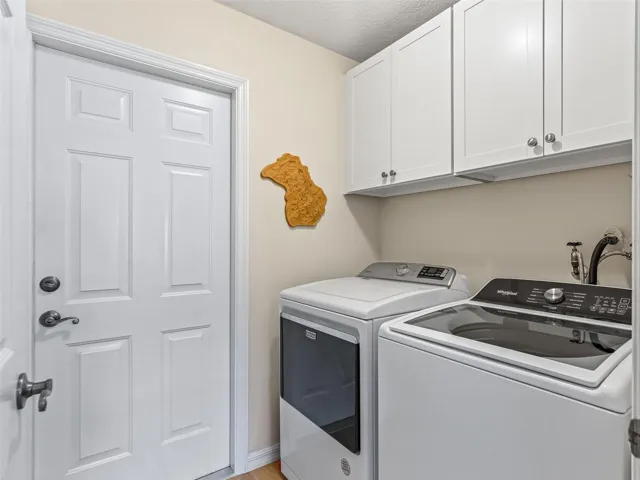 Inside Laundry Rm w/Extra Cabinets