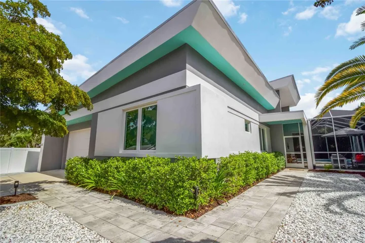 Smart Landscaping and No Yard to Mow / Maintain