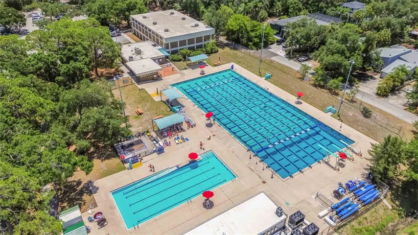 Arlington Park & Aquatic Complex is just blocks away - walk or bike!