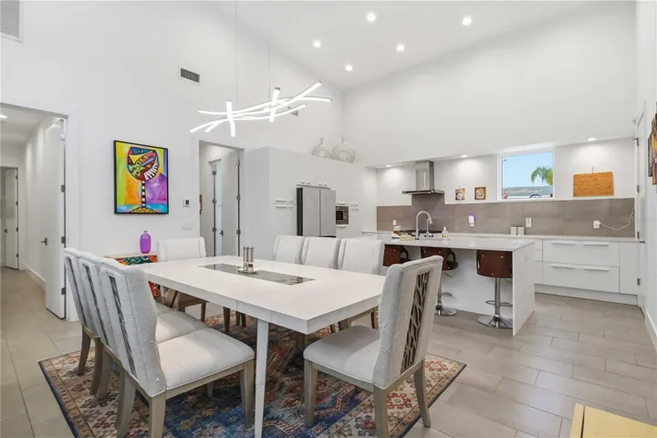 Easy to accomodate large gatherings and evenings of entertaining