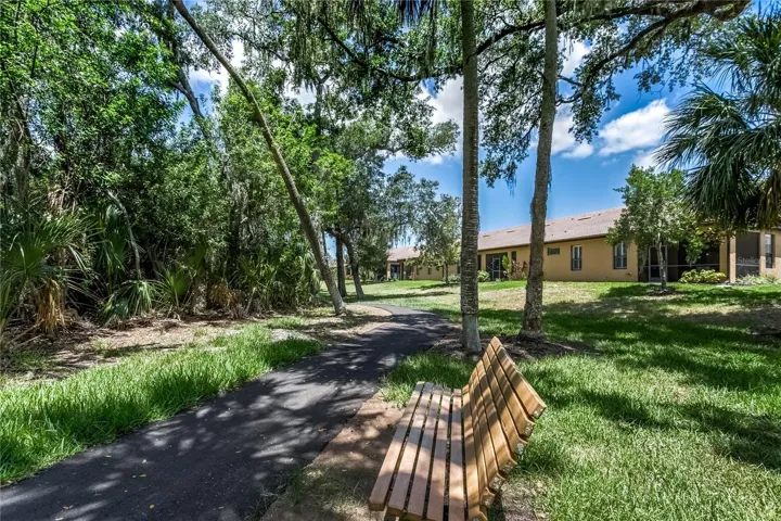 Walking trail befind the villa