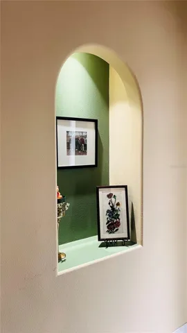 NICHE WITHIN FOYER AREA
