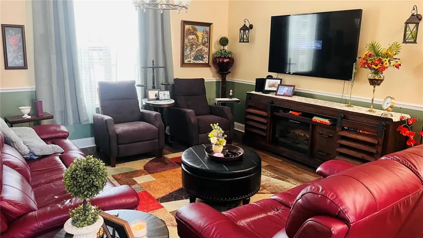 LIVING/ TV ROOM