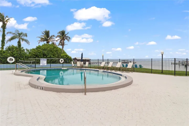RHW COMMUNITY POOL ON THE BAY