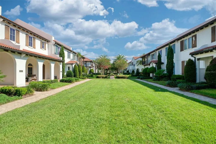 Stunning grassy mews