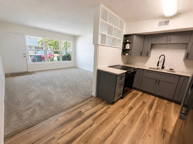 kitchen/living room-
