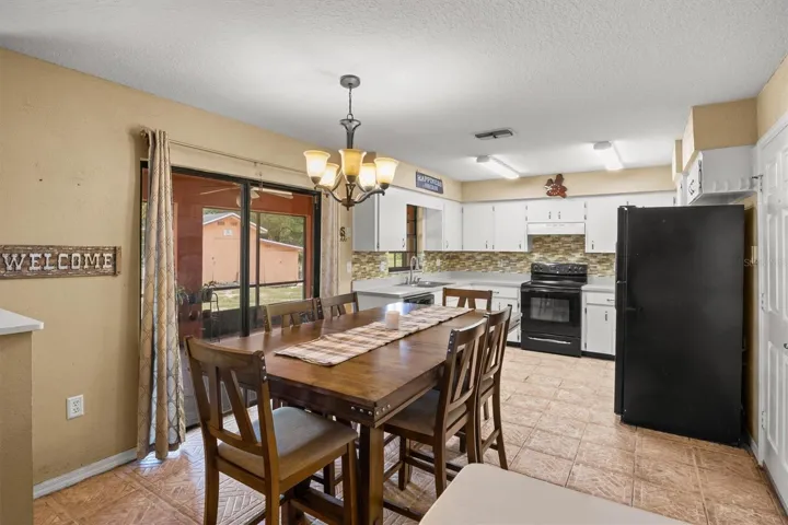 kitchen/dining room
