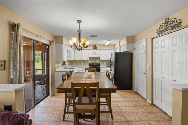 kitchen/dining room