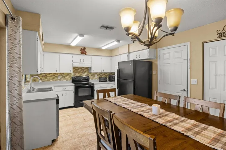 kitchen/dining room
