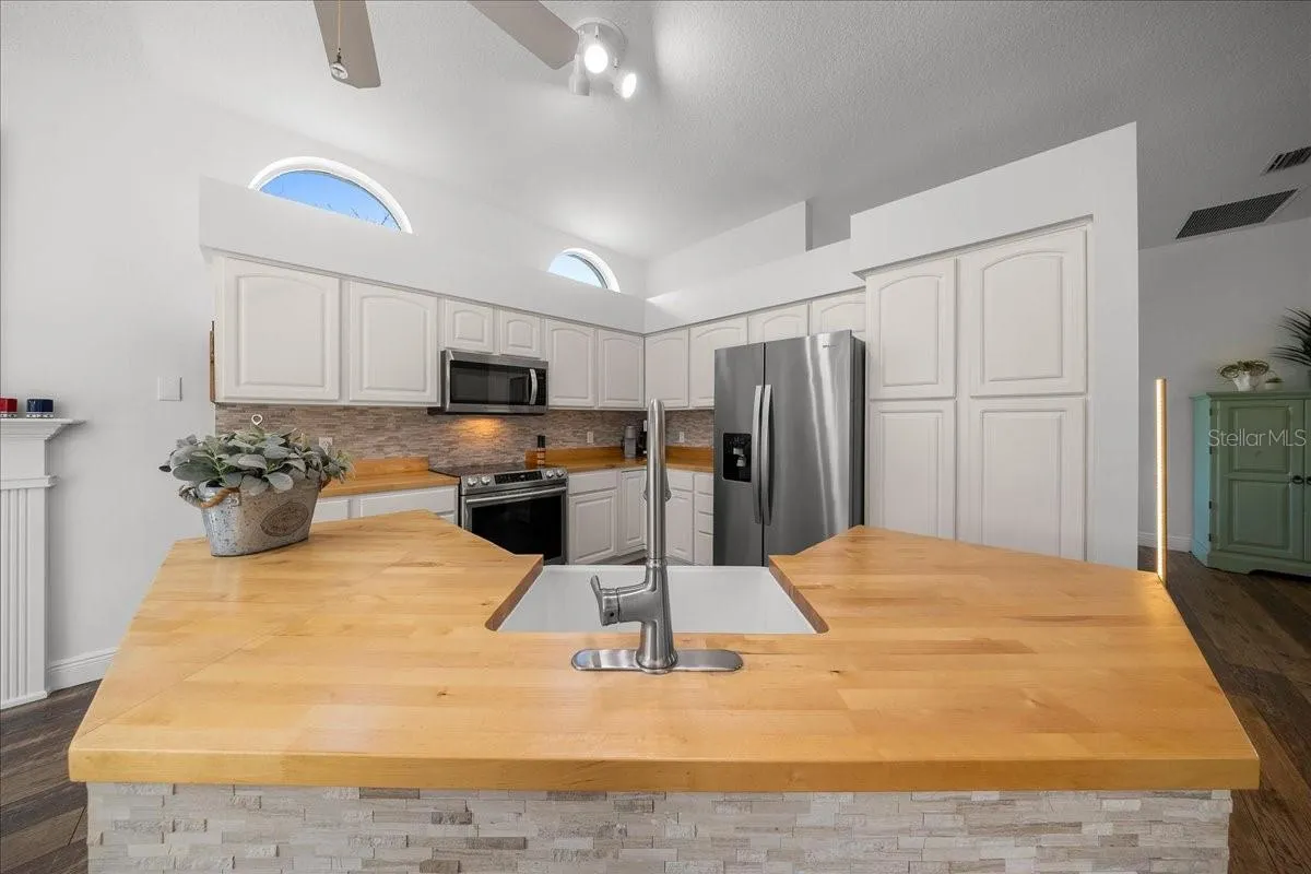 Natural Light &amp; Tile Island and Backsplash