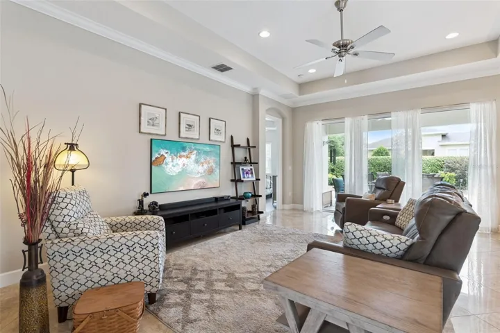 15' x 20' Great Room w/ porcelain tile floor, tray ceiling, recessed lighting & crown molding