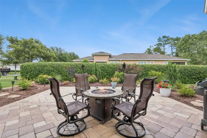 15' x 28' Stone paver lanai w/ lush landscaped backyard & a privacy hedge