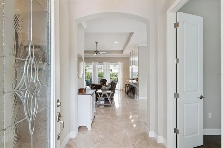 Foyer entryway w/ porcelain tile floor, 5