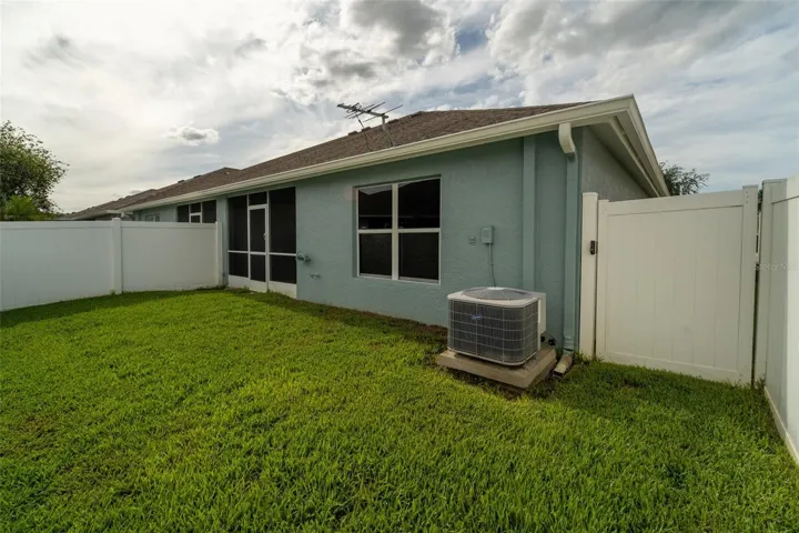 Opposite side of fully fenced rear yard.