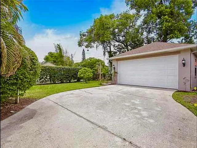 Detached Garage