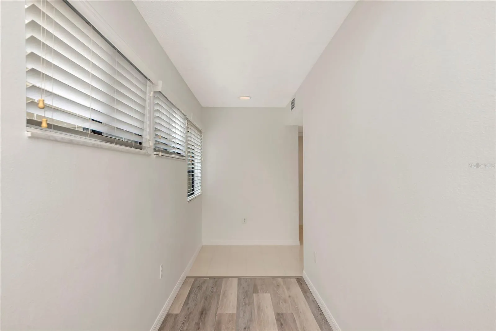 Hallway to Livingroom