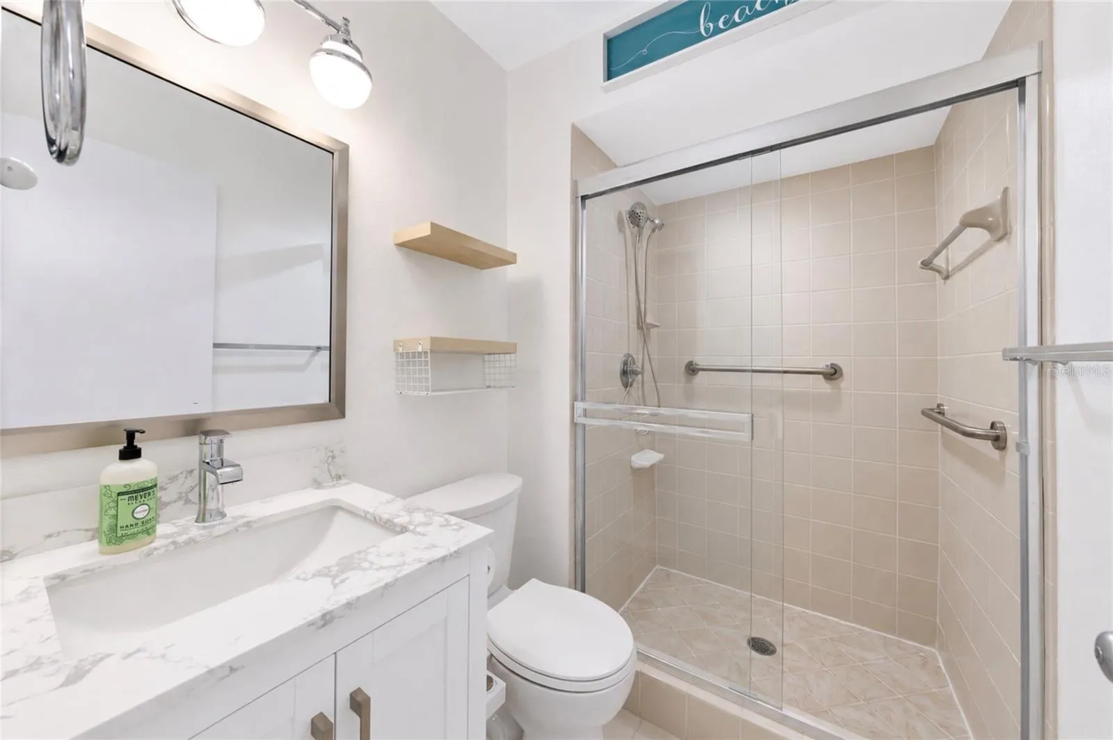 Hall/Guest Bathroom