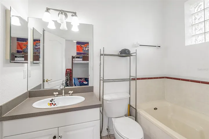 Bathroom 3 (en-suite)