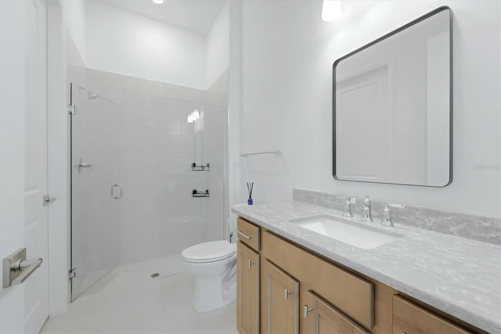 2nd bath en suite
