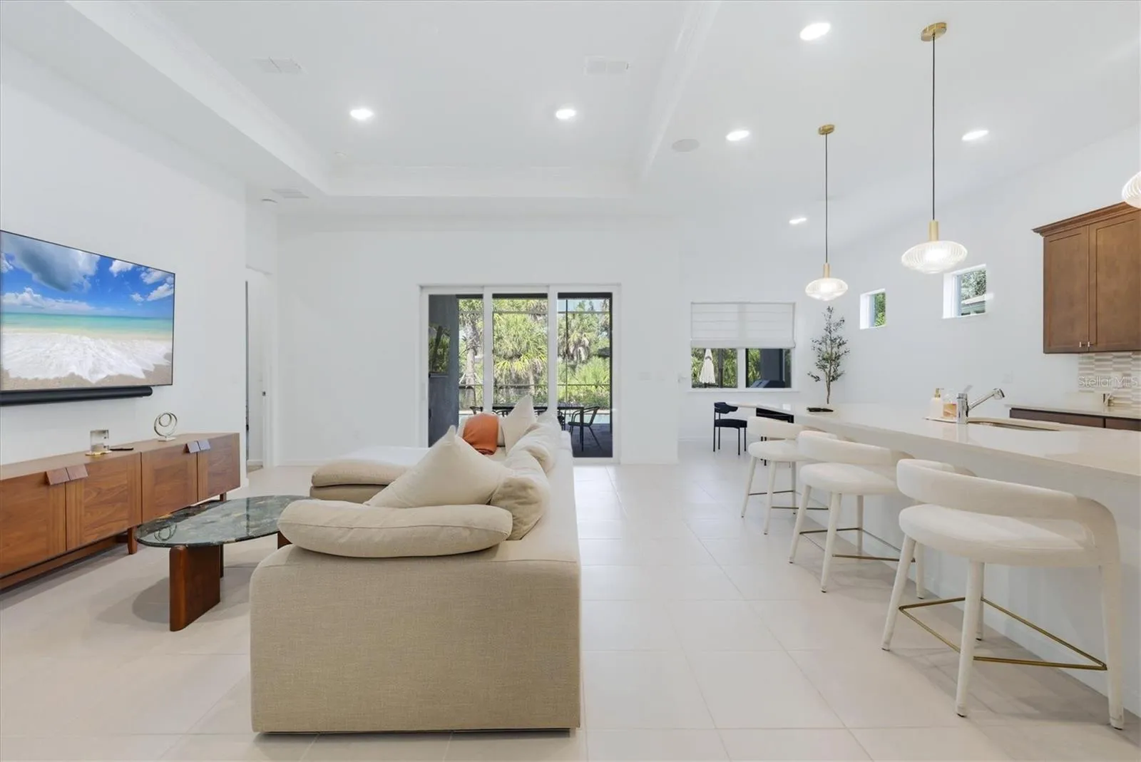 Living area and breakfast bar