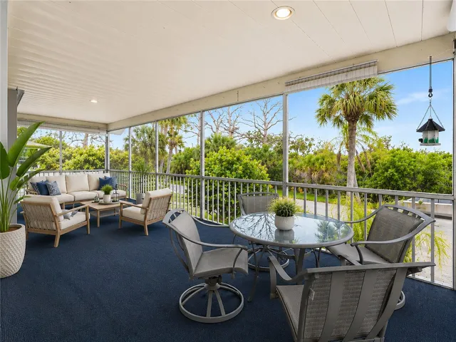 Large wrap-around lanai on two sides (virtually stages)