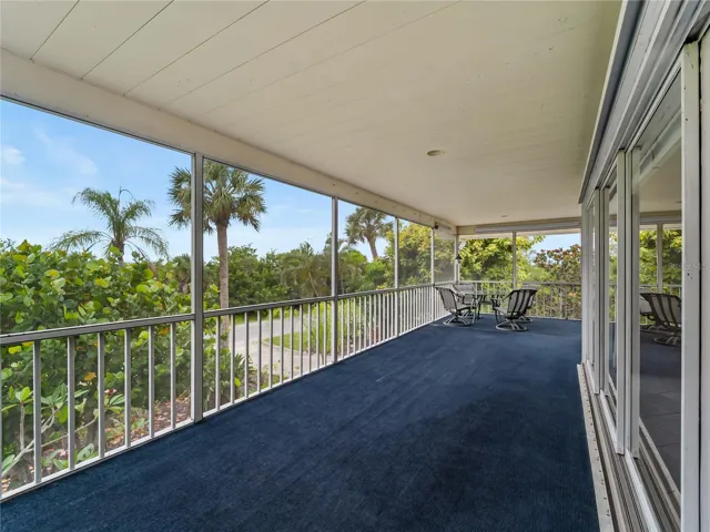Large lanai