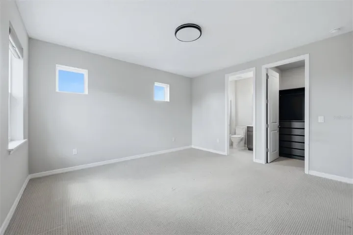 Guest Bedroom w/Full Bath and walkin closet