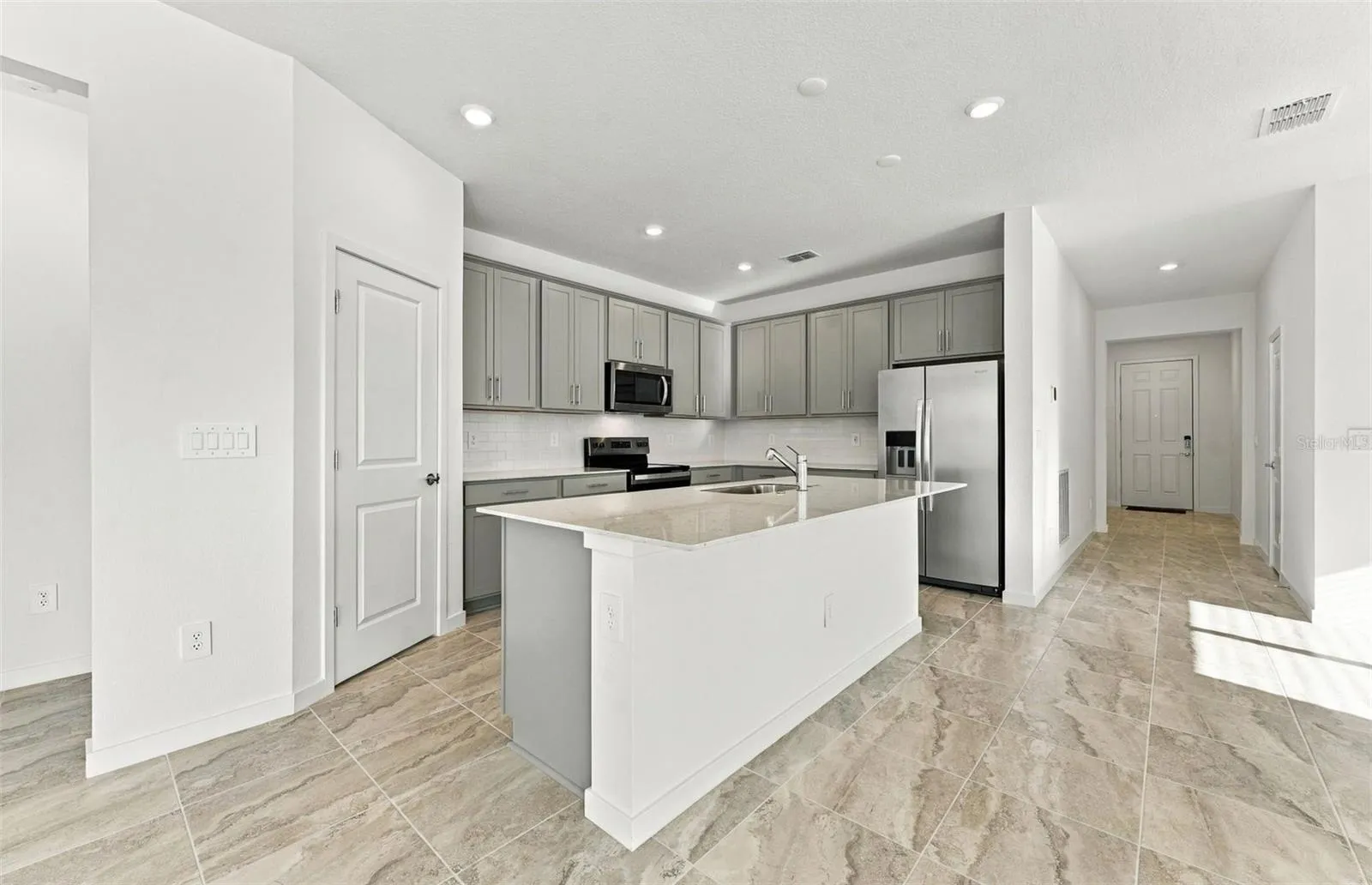 Stylish Kitchen w/Stainless Steel Appliances