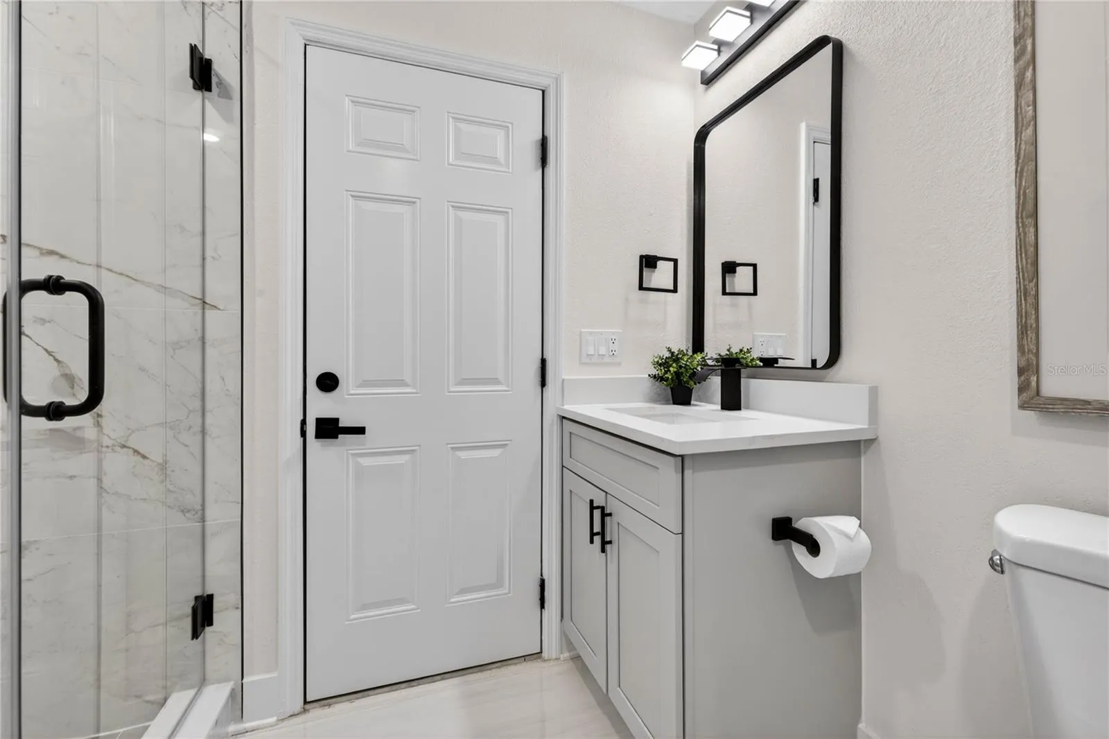 Hall/Pool Bath