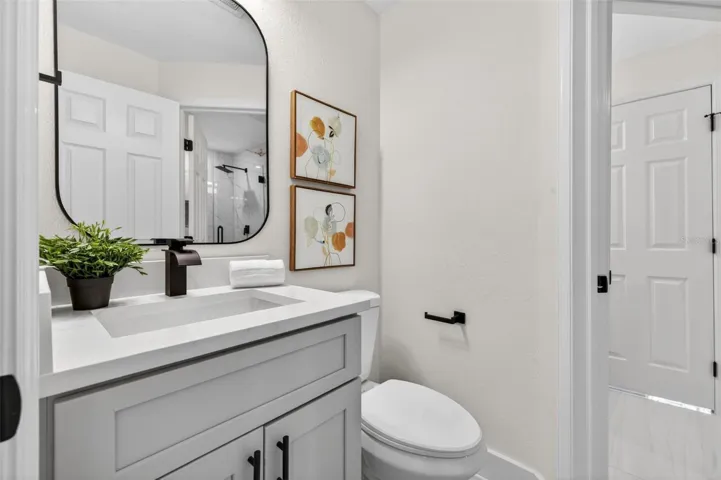 Jack and Jill Bath Private Water Closet 2